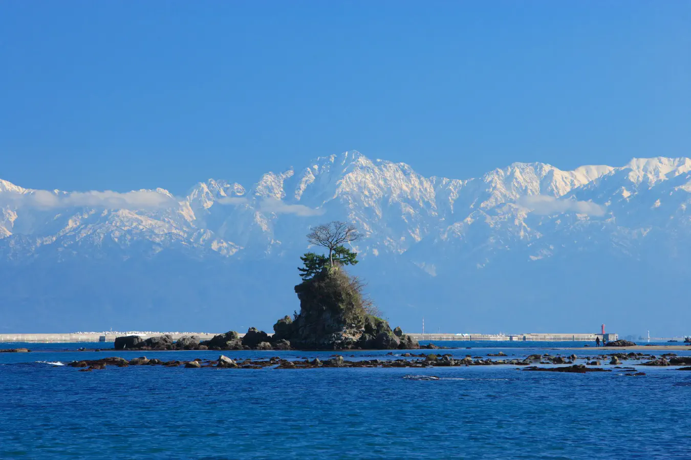 雨晴海岸から望む立山連峰②